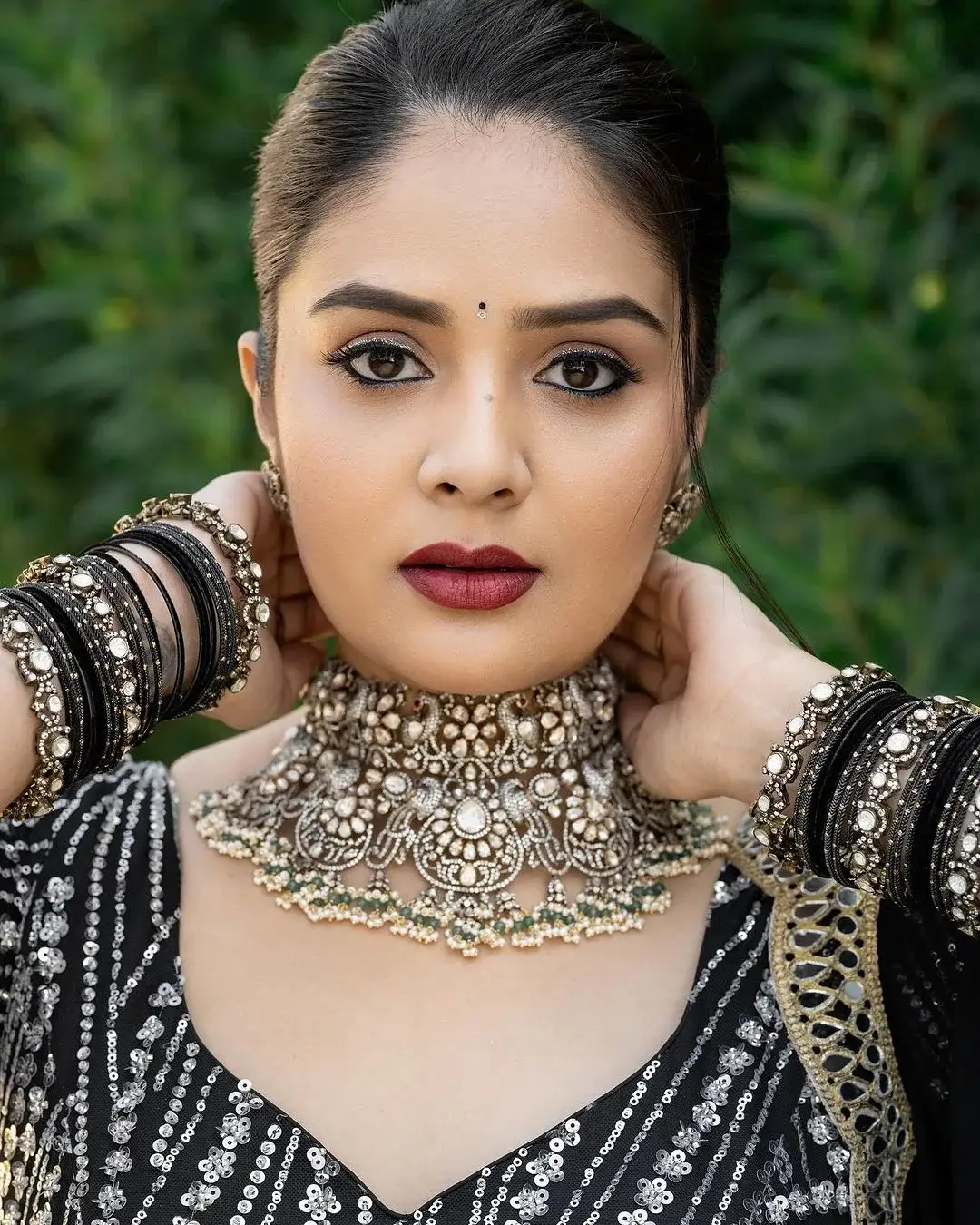 BEAUTIFUL INDIAN TV GIRL SREEMUKHI IN BLACK HALF SAREE 1